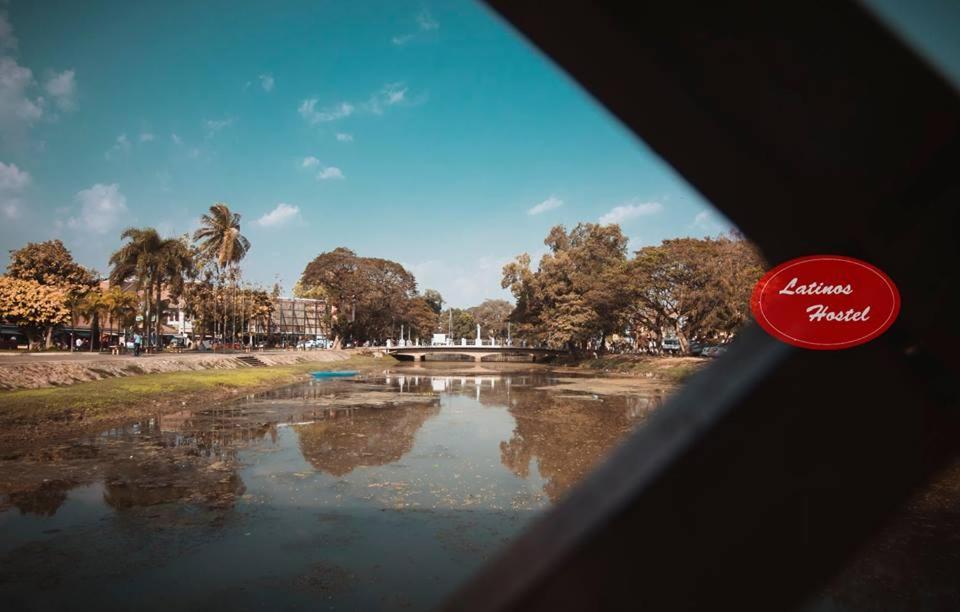 Latinos Hostel Sziemreap Kültér fotó